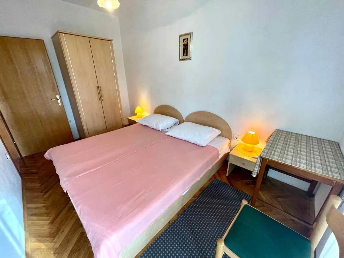 Apartment In Dramalj 44016