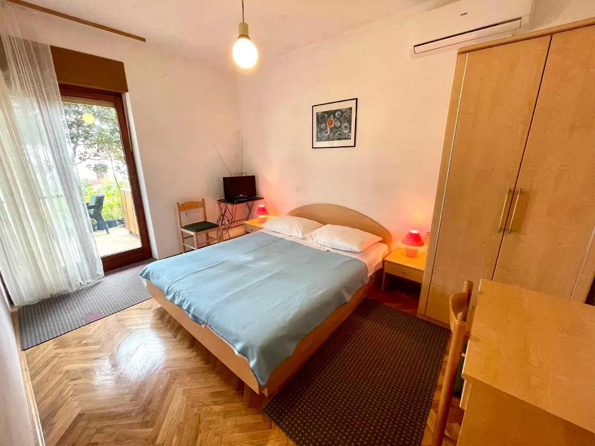 Apartment In Dramalj 44016