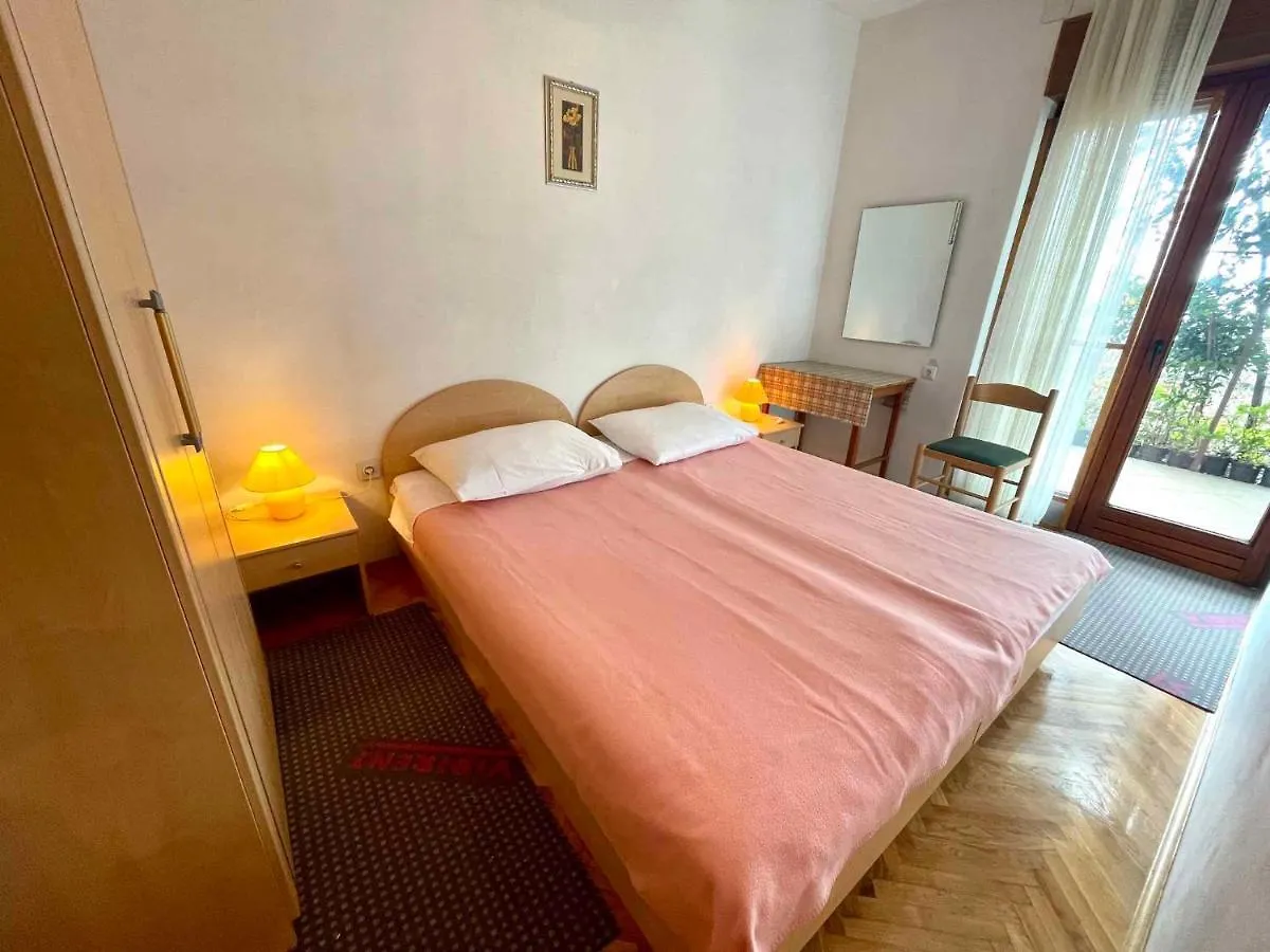 Apartment In Dramalj 44016