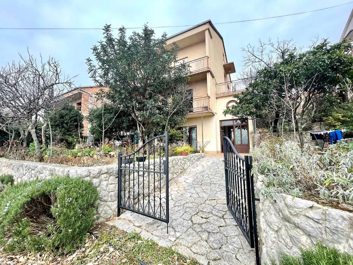 Apartment In Dramalj 44016